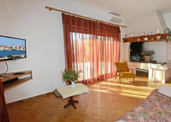 Albina 1 By Interhome Apartma Valica