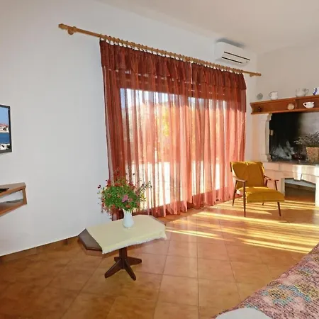 Albina 1 By Interhome Lejlighed Valizza